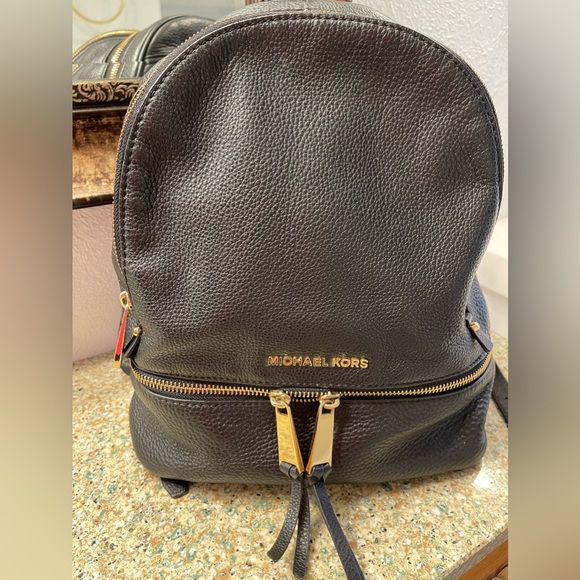 Michael Kors black medium backpack 🖤 - Picture 1 of 5